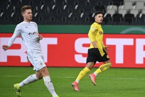 爱游戏网站 -关于今夜德国杯焦点战；埃因霍温伤情更新；媒体盛赞；医务组通报恢复的信息